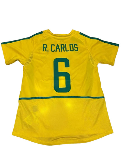 Yellow soccer jersey with 'R. Carlos' and number '6' on a black background